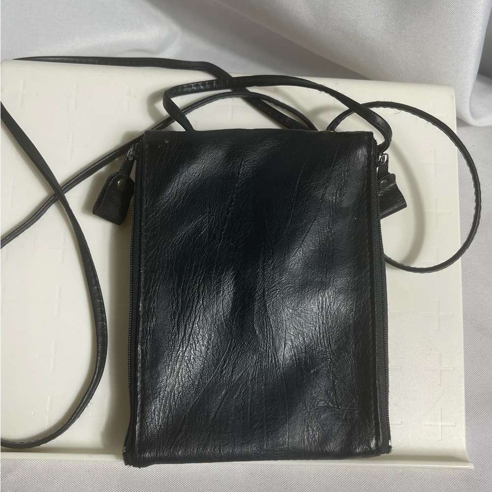 Capezio Vintage Italian Black Leather Crossbody Bag Side Zipper Snap Top - Picture 3 of 5